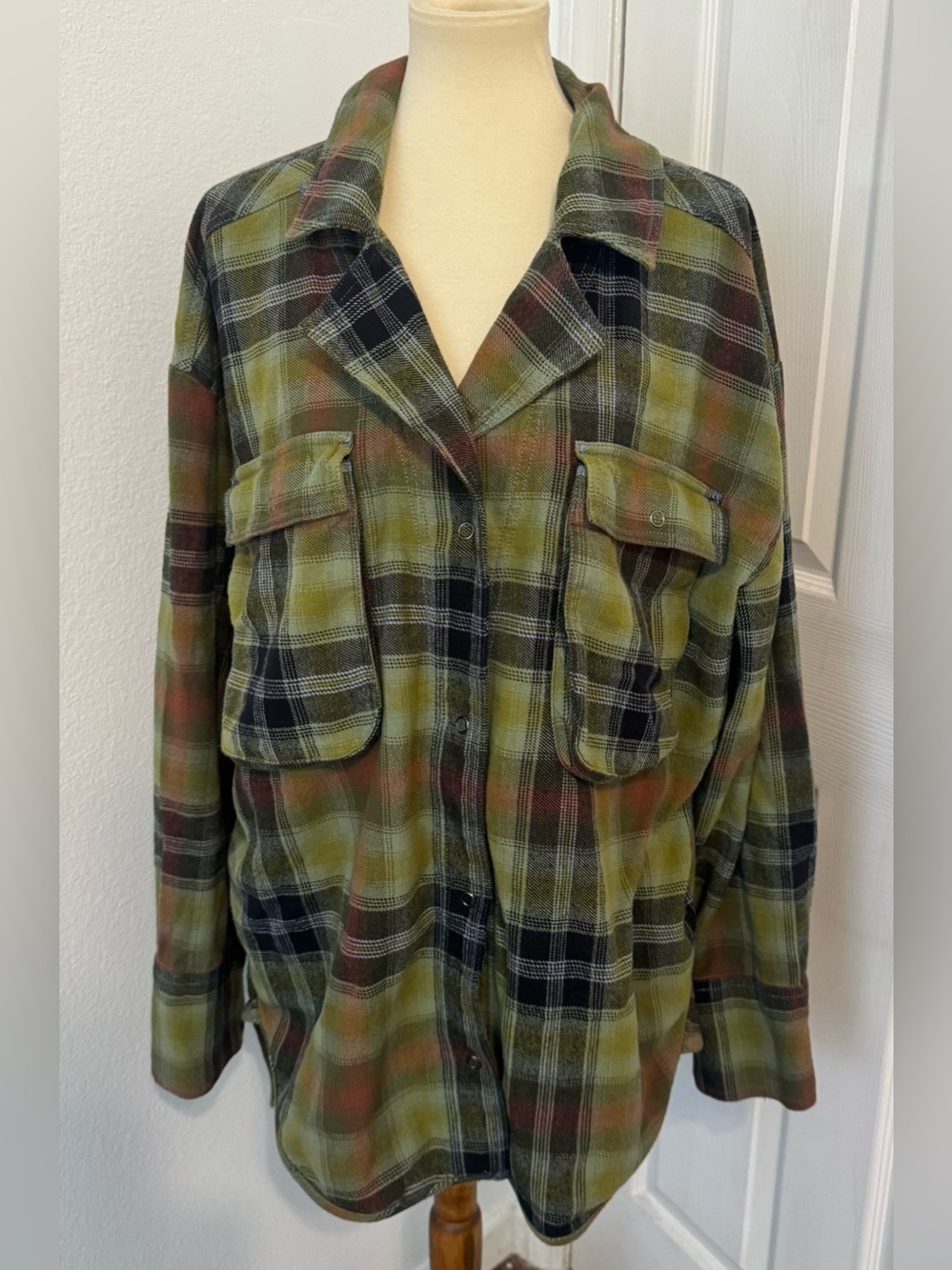 We The Free Izzie Cargo Shirt Plaid Flannel Shacket Grunge Oversized Olive Large - Picture 1 of 11